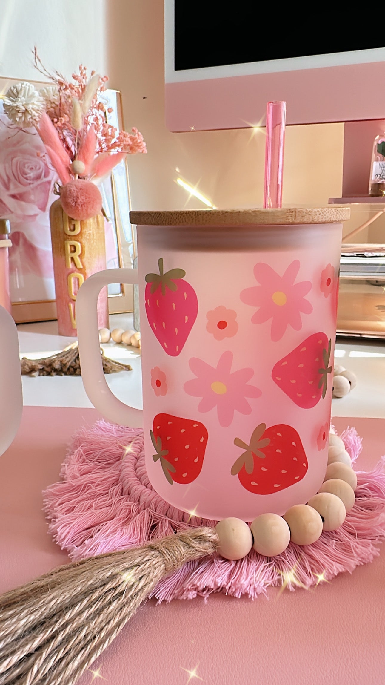 15oz Frosted Strawberry Mug
