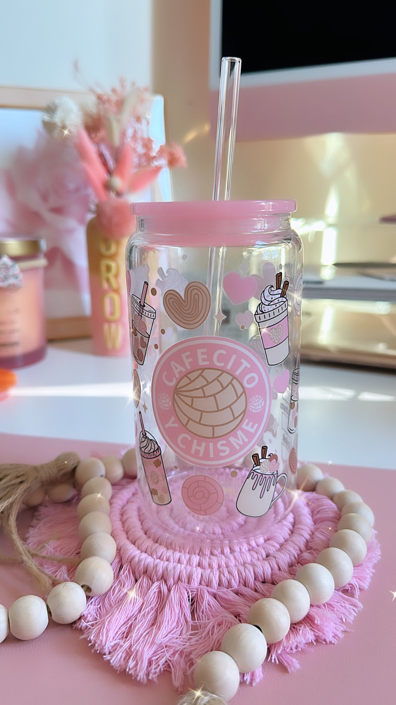 Cafecito y Chisme Glass Cup